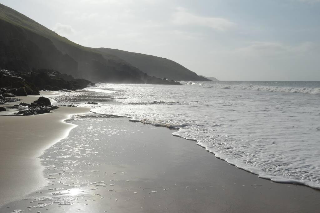 Villa Galwad Y Mor A Coastal Escape In Pembrokeshire'S National Parks Lamphey Exterior foto
